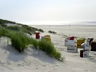 Blick auf die traumhafte Dünenlandschaft, Strand und Meer von Juist